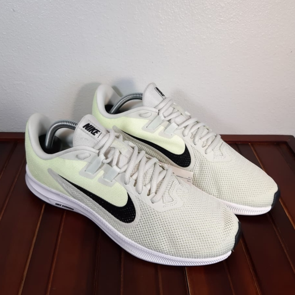 NIKE DOWNSHIFTER 9 RUNNING SHOES